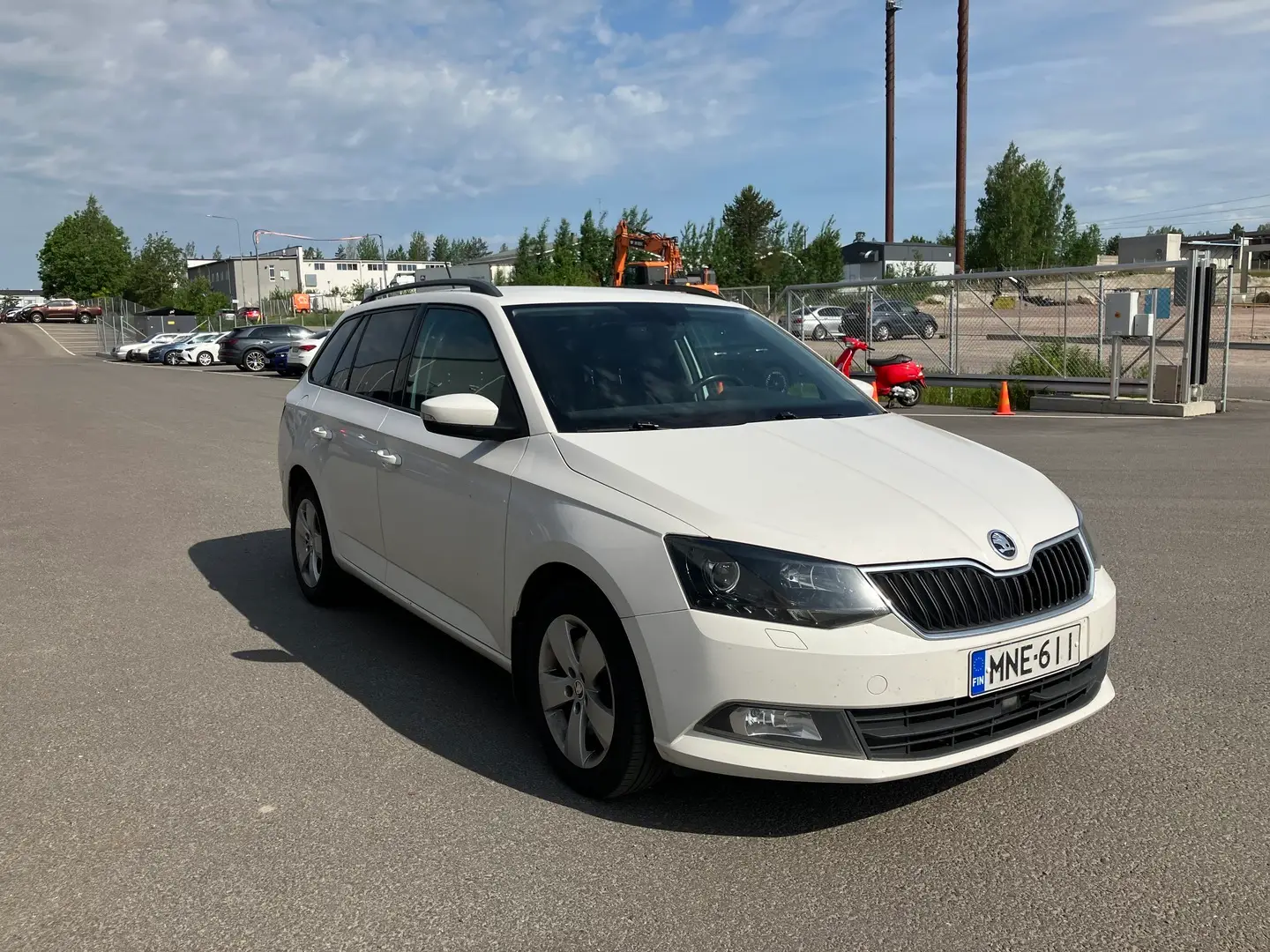 Car Image - 4uIGPJ7GUXjQOdWlKesXcy