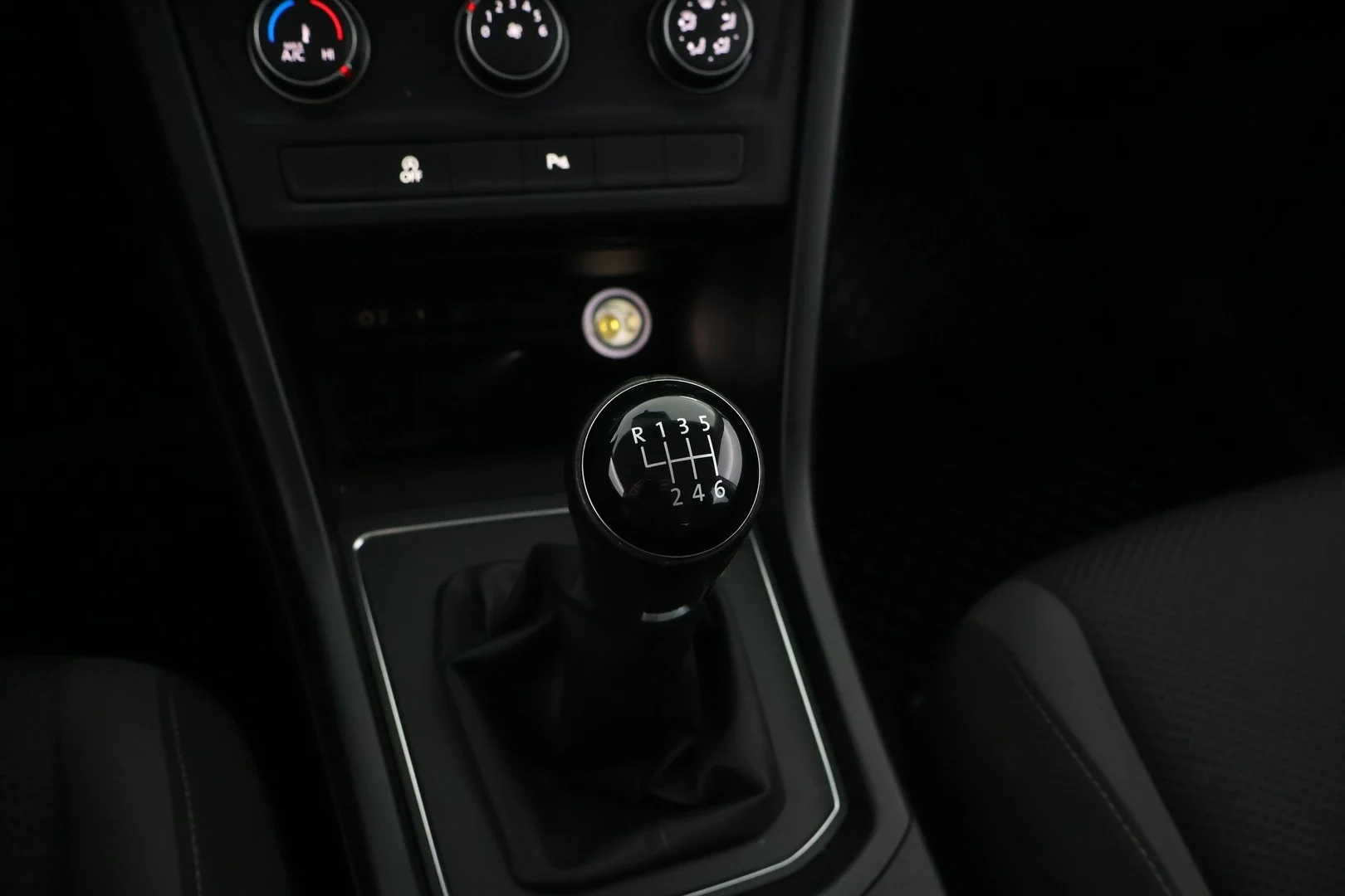 Car Image - 1P26KiwWBu3Xxjz8QFO32N