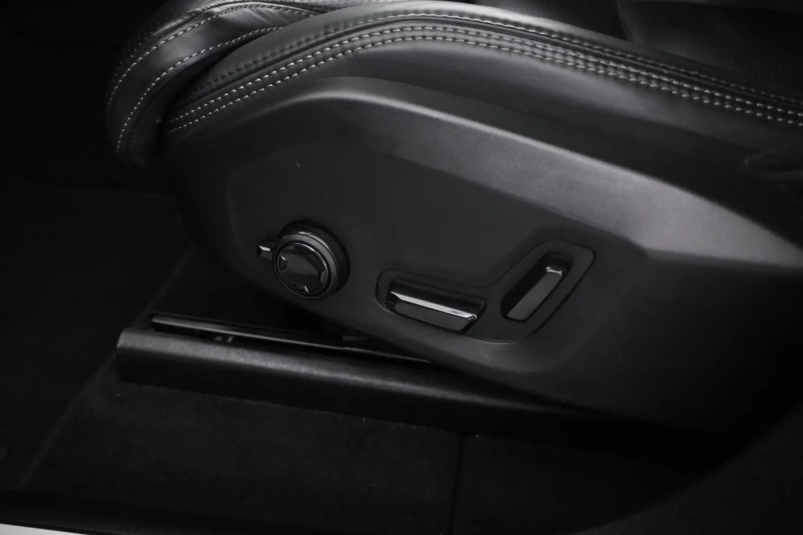 Car Image - LLAOYxD90prPZ24cgEeWR