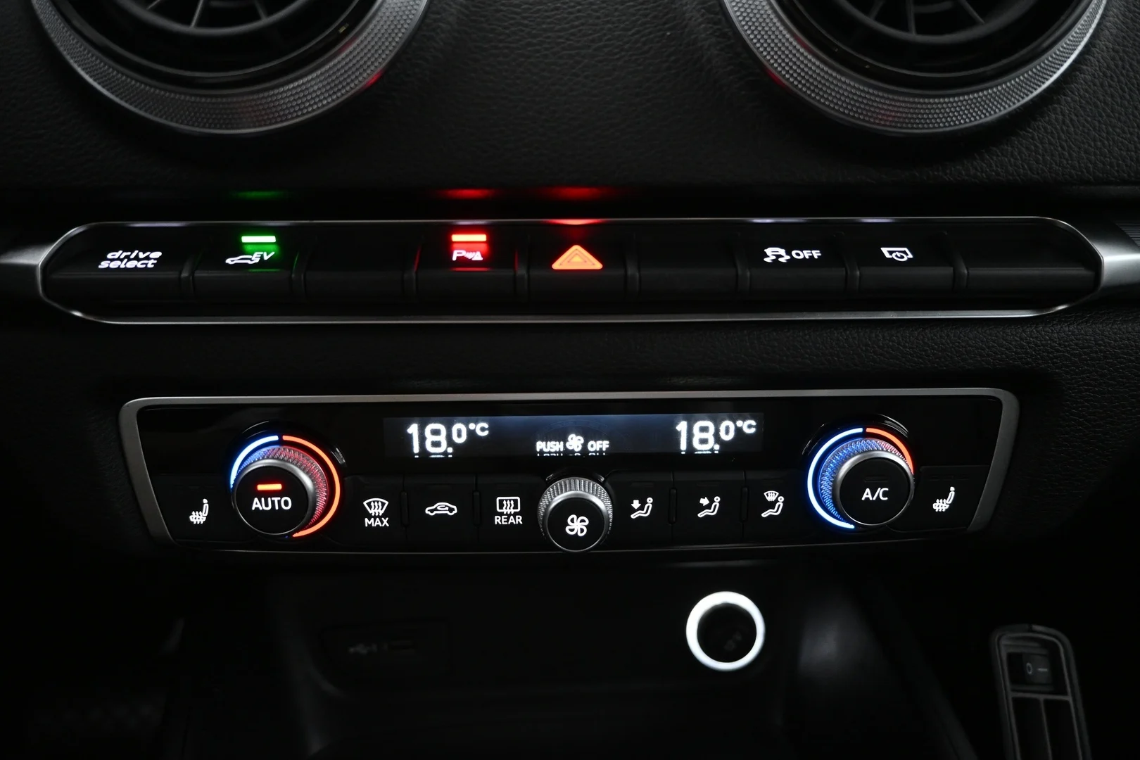 Car Image - 4Q2I3O1SQTlZPGtwA0slb2