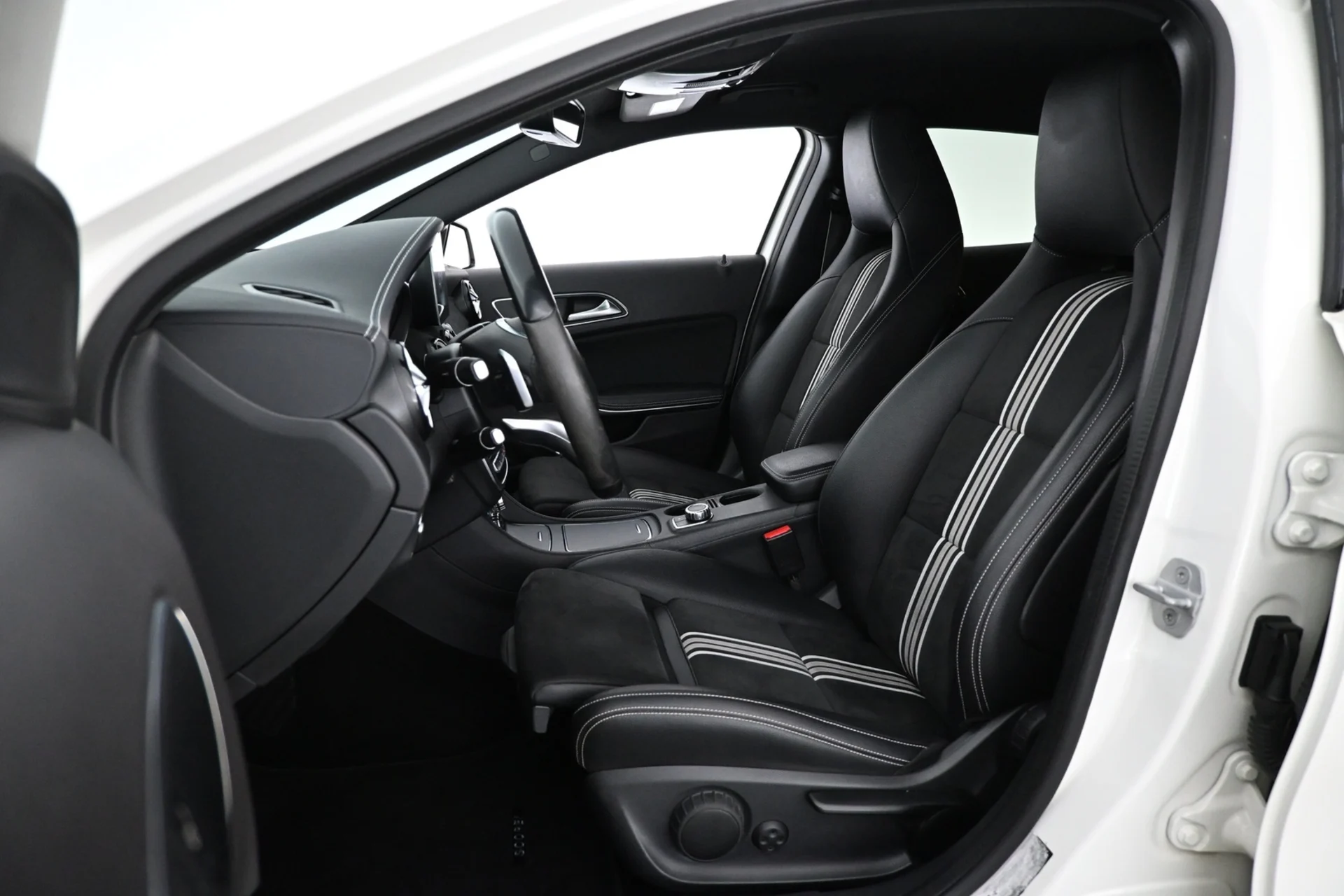 Car Image - 3nWdkD4vL9Yjr4bygW6vxl
