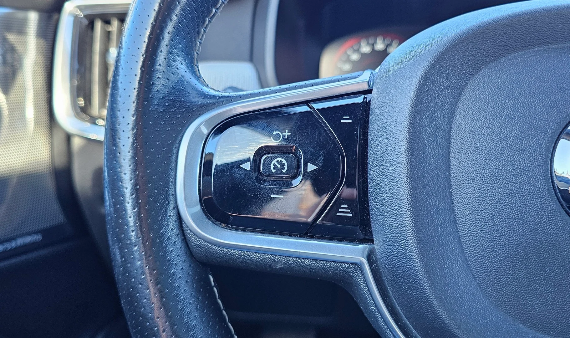 Car Image - 2Tpot4M4X83dtiGQxmoOHZ