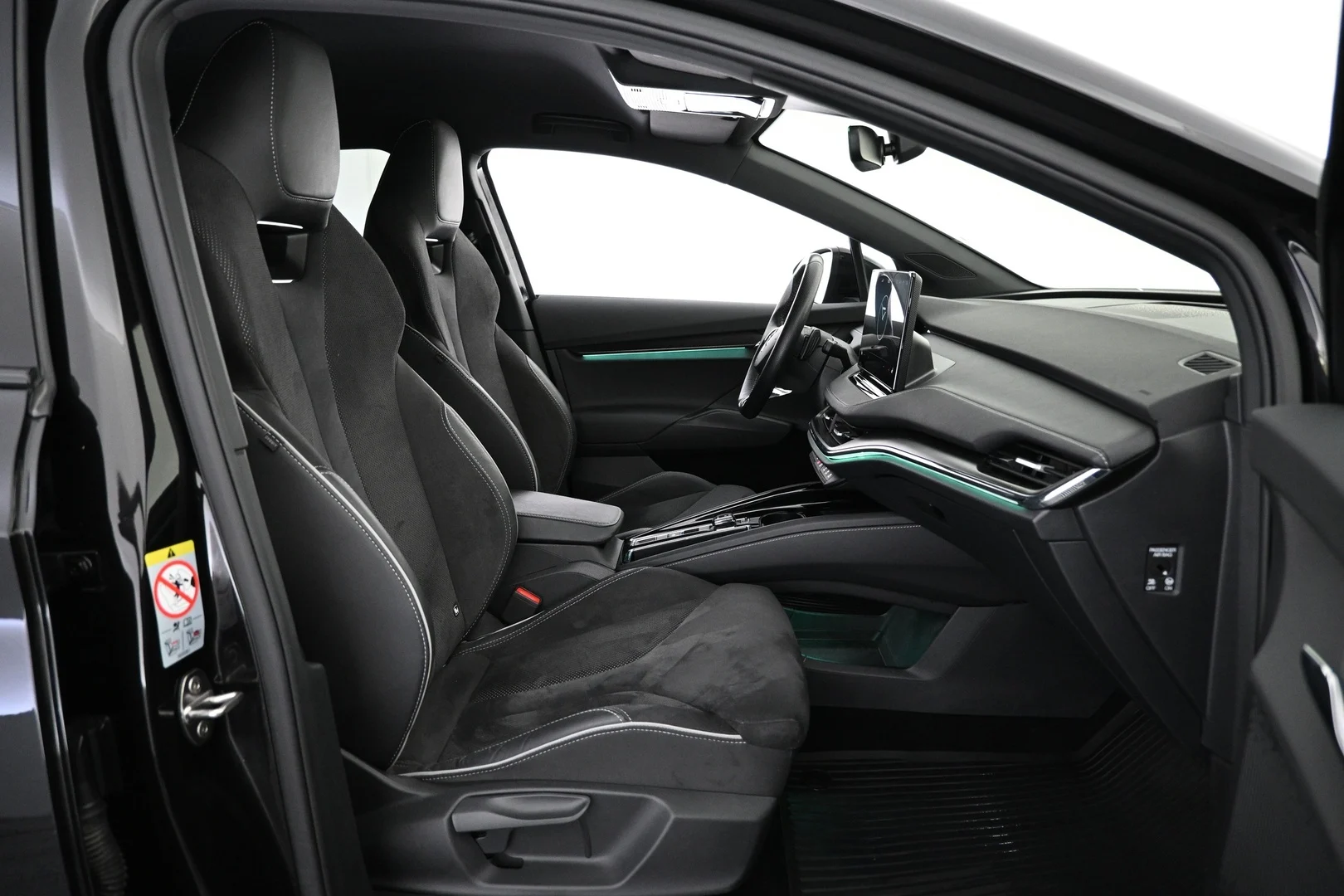 Car Image - 1c9IcmAHcKC5swZZienCns