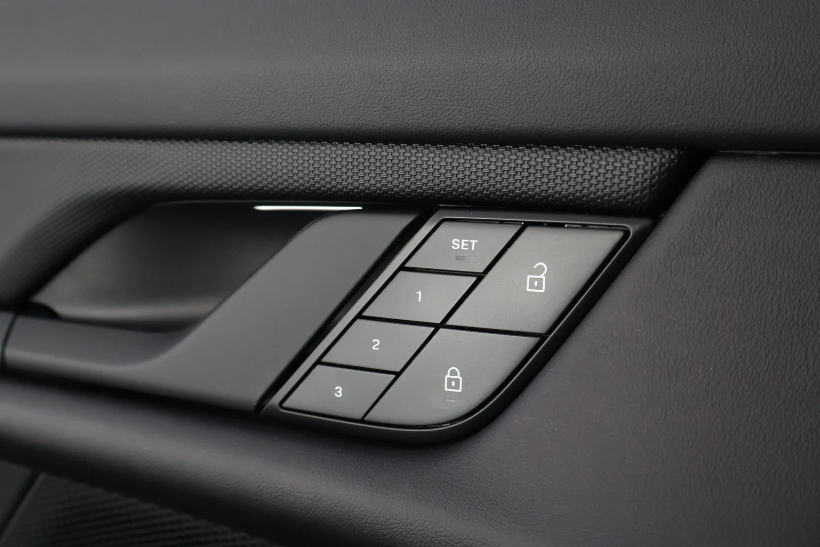 Car Image - 63KoFnNaVCe8h8afqvL9fp