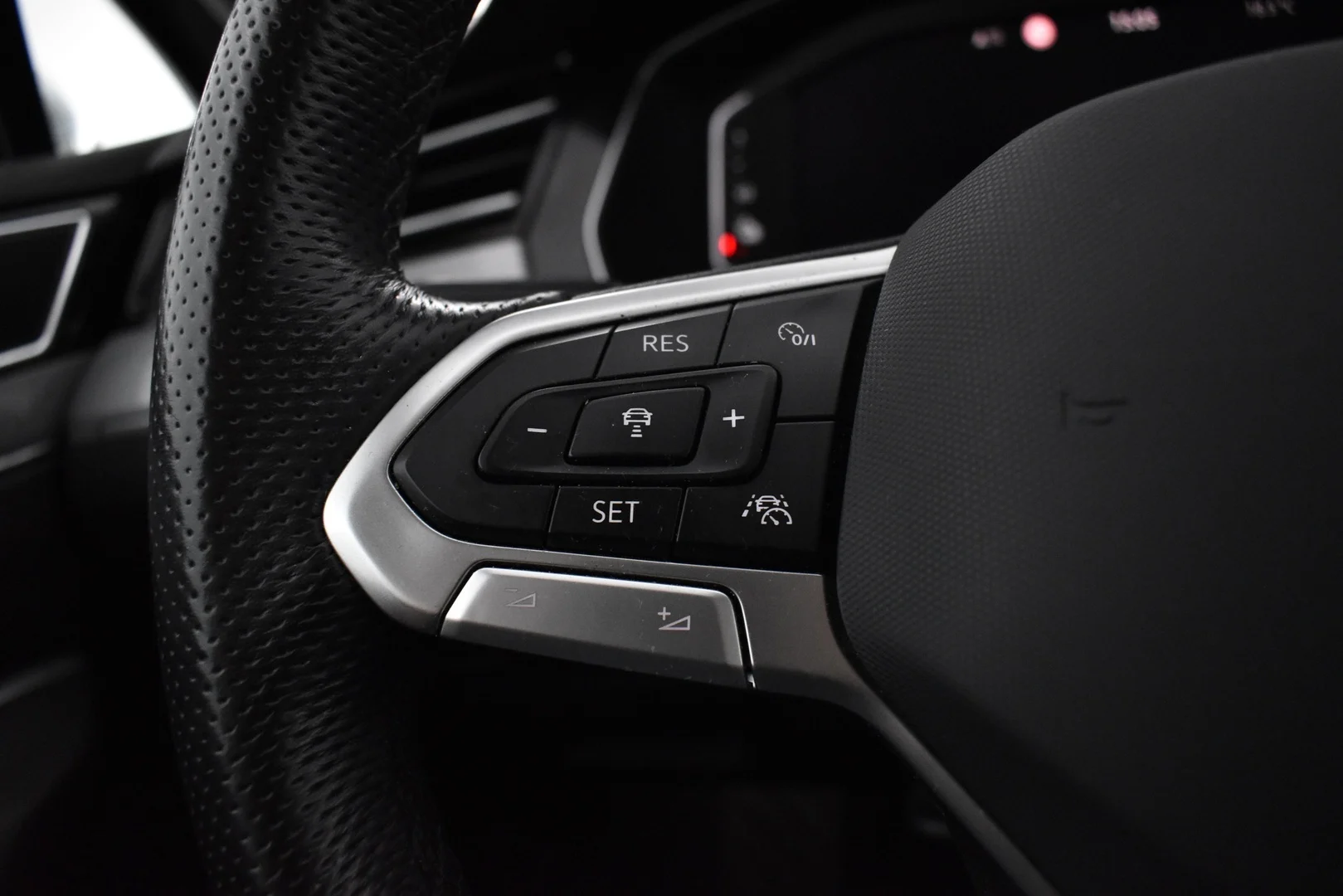 Car Image - 5Dy2IOoS73S0hmByXtOaBh