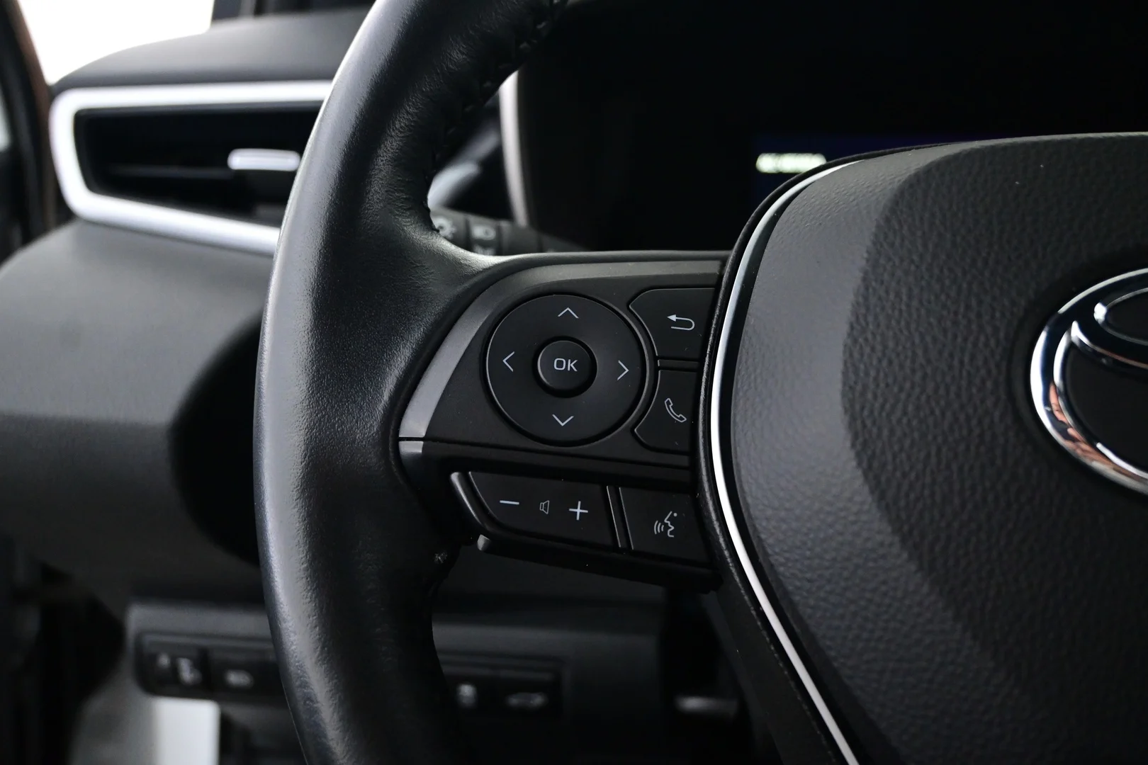 Car Image - 1JRCd2ADovfAvXeYKz44gE