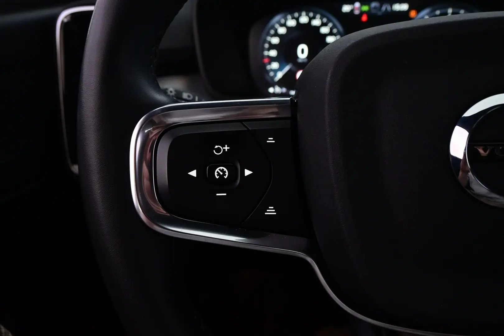 Car Image - KH1re8yu03QPWkfLW8P14