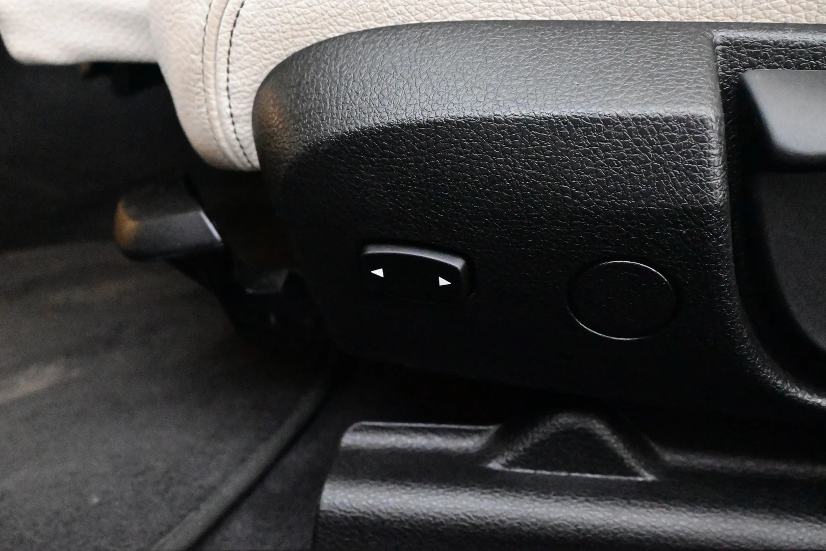 Car Image - 3fEqbRJecv8zDMR6pct7WH