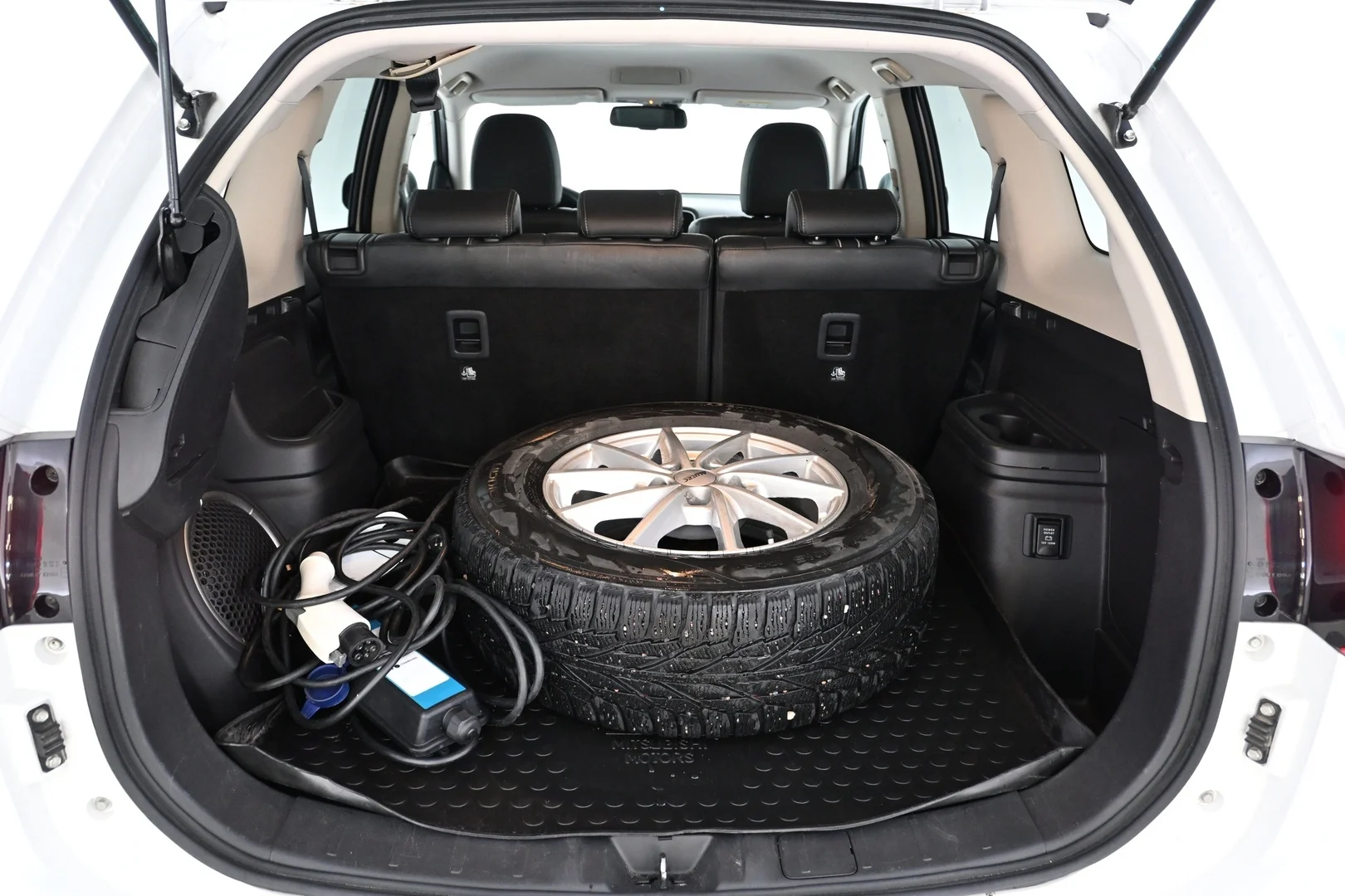 Car Image - 3H1i92Ydv3SxWo388aa8I6