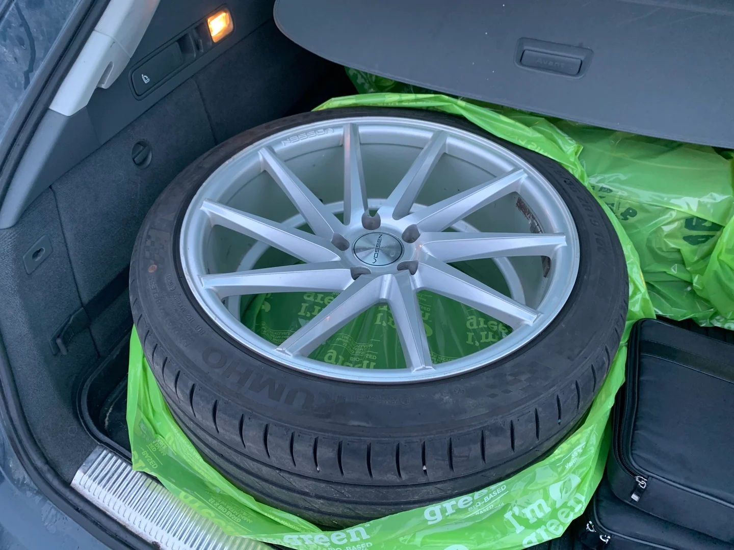 Car Image - 2BhdptYCO8tY3JtcfJDEoU