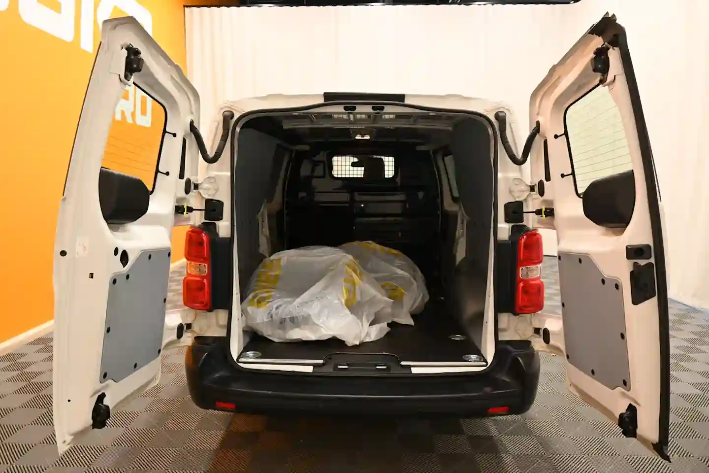 Car Image - 2oPVfkl1KgJVgvKasjnYLD