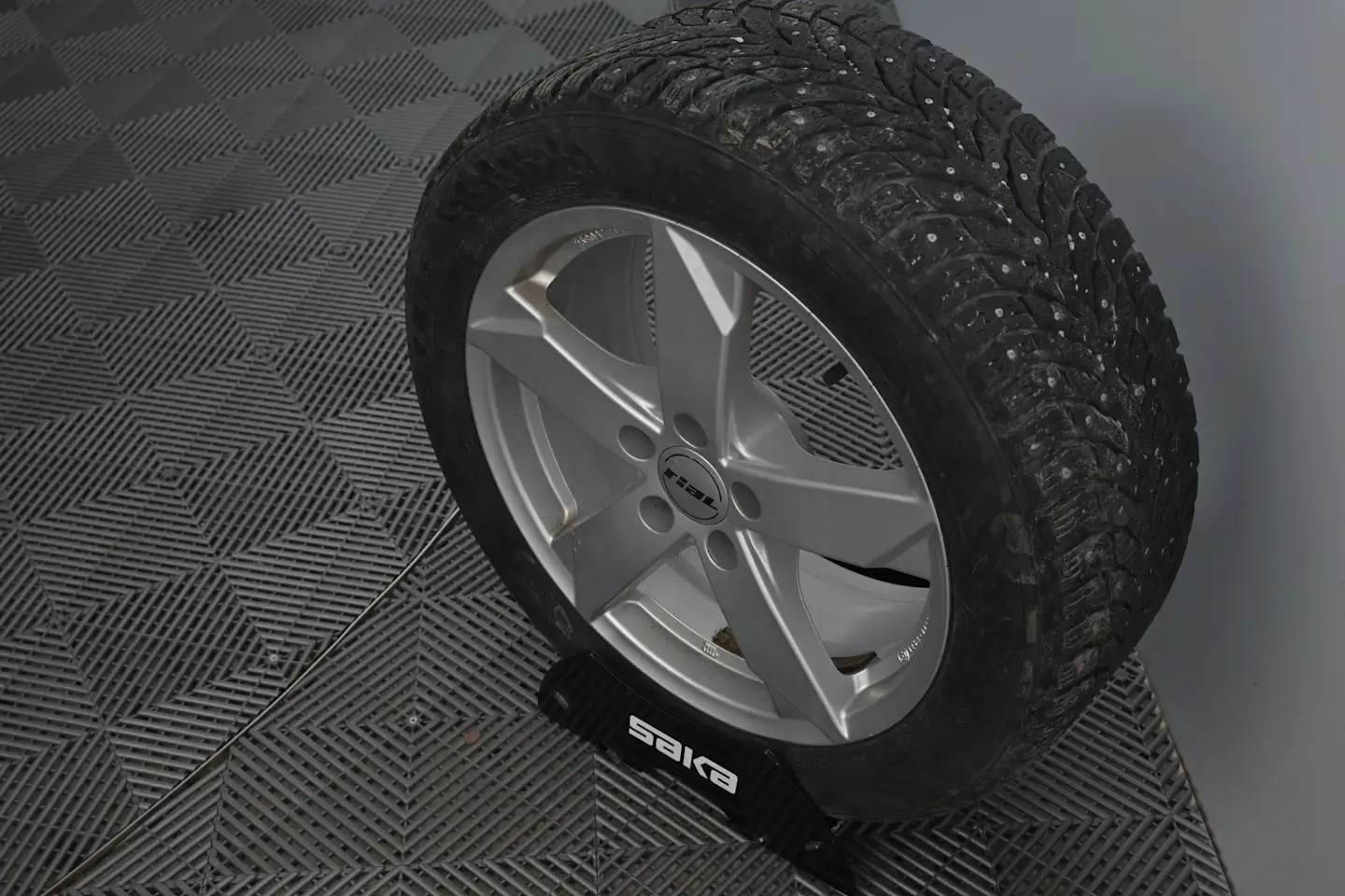 Car Image - 6u8tszWH7CVRVhg9nFHfzb