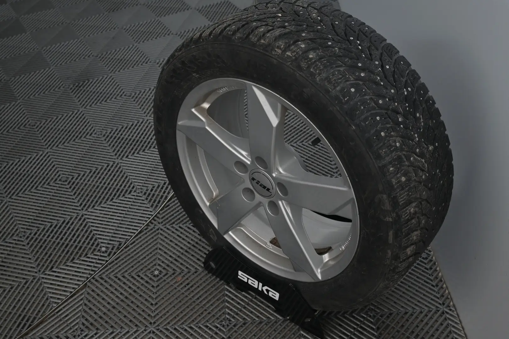 Car Image - 6u8tszWH7CVRVhg9nFHfzb
