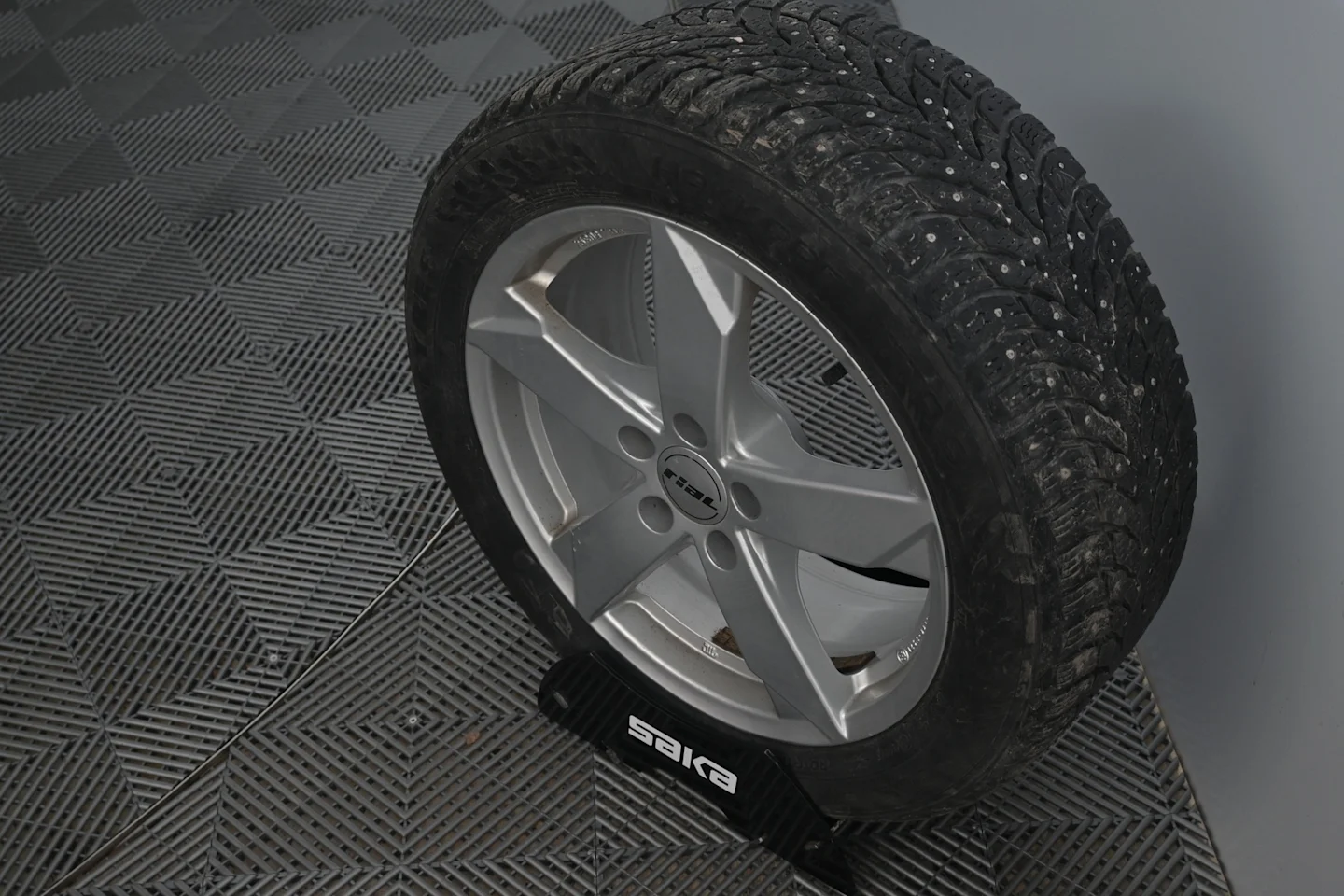 Car Image - 6u8tszWH7CVRVhg9nFHfzb