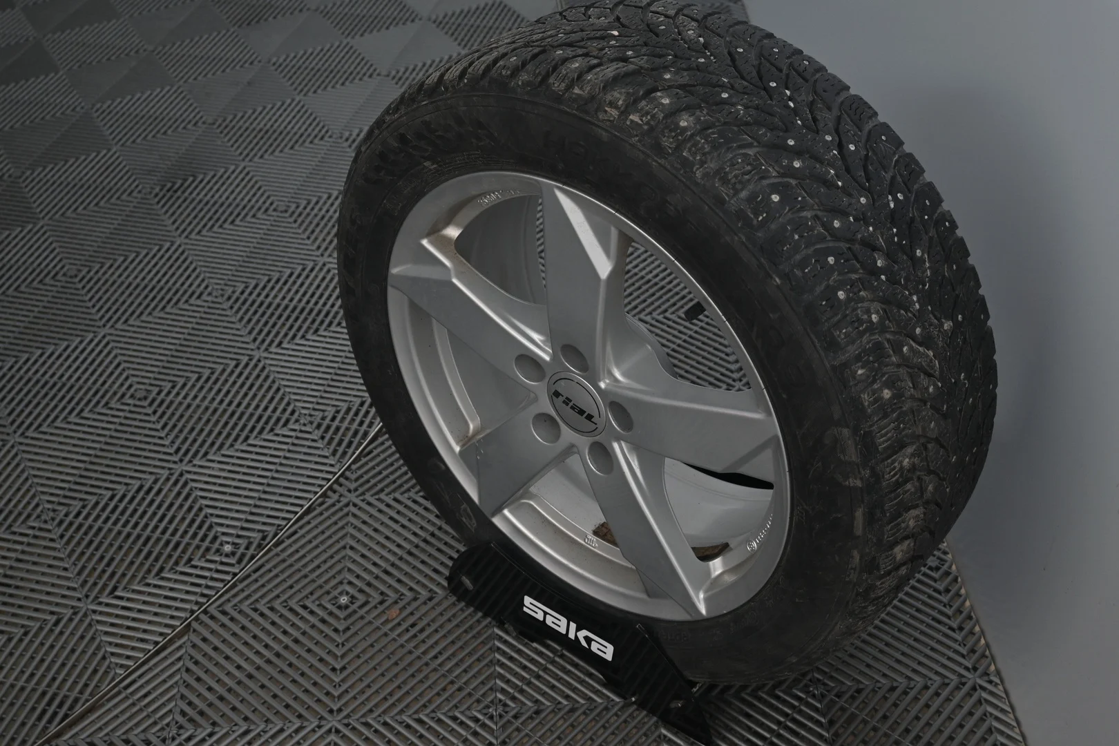 Car Image - 6u8tszWH7CVRVhg9nFHfzb