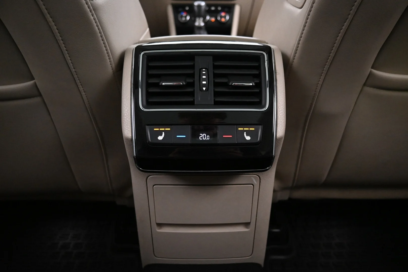 Car Image - 1OH9ZvhYfVXhF1khirKzEz