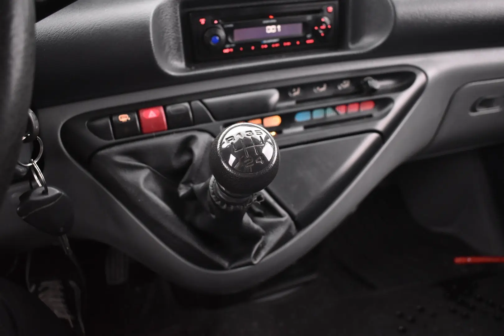 Car Image - 7s9mQolpfW3Kf3Lk1ej2q0