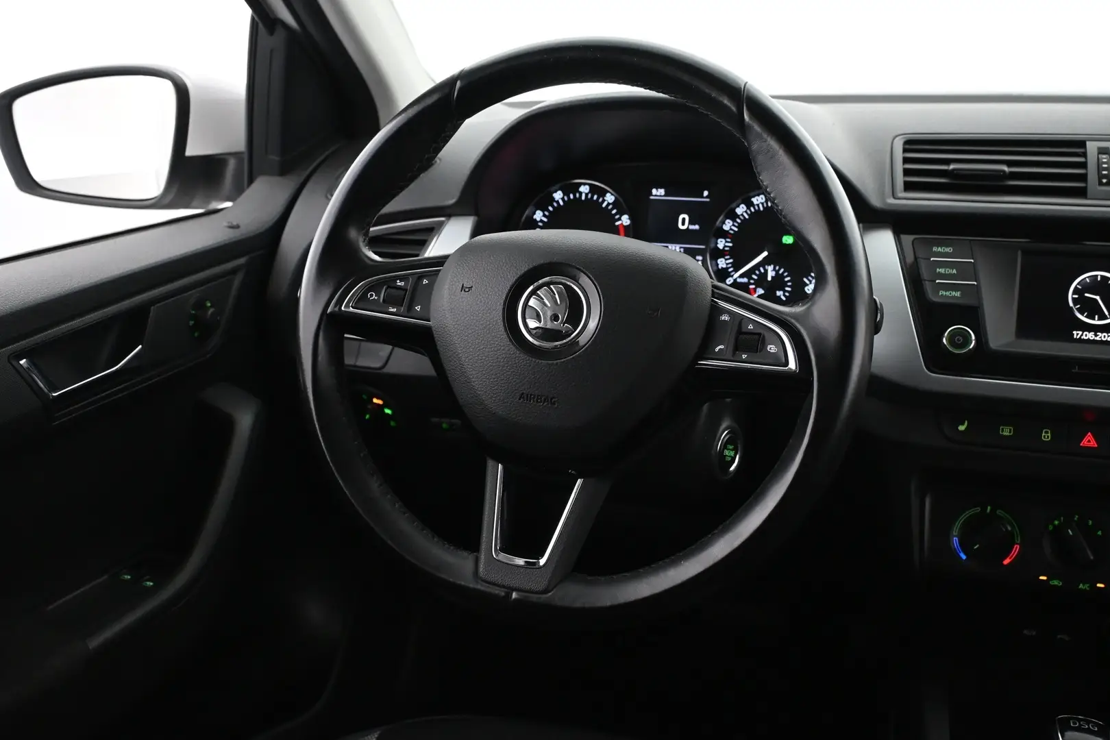Car Image - 4uIGPJ7GUXjQOdWlKesXcy