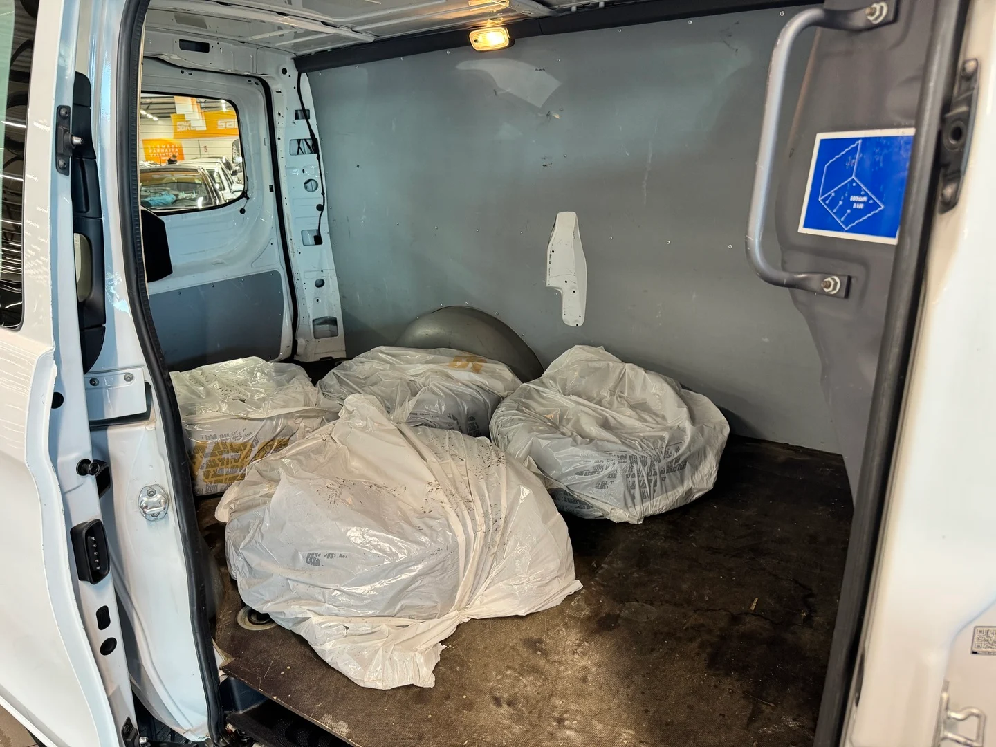 Car Image - PHdioZbS48RliisbN9Jjd