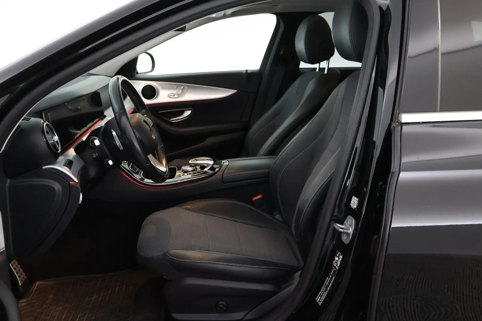 Car Image - 5BMAkzcYoec3y307NCVkXt