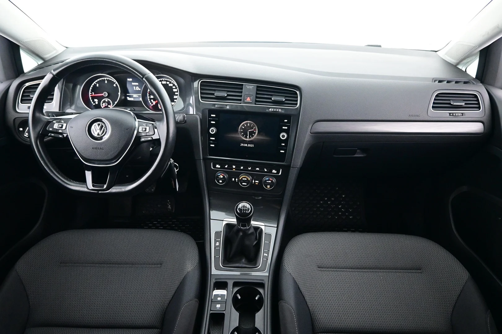 Car Image - 3zkl2YN49RloC7JpppZoIo