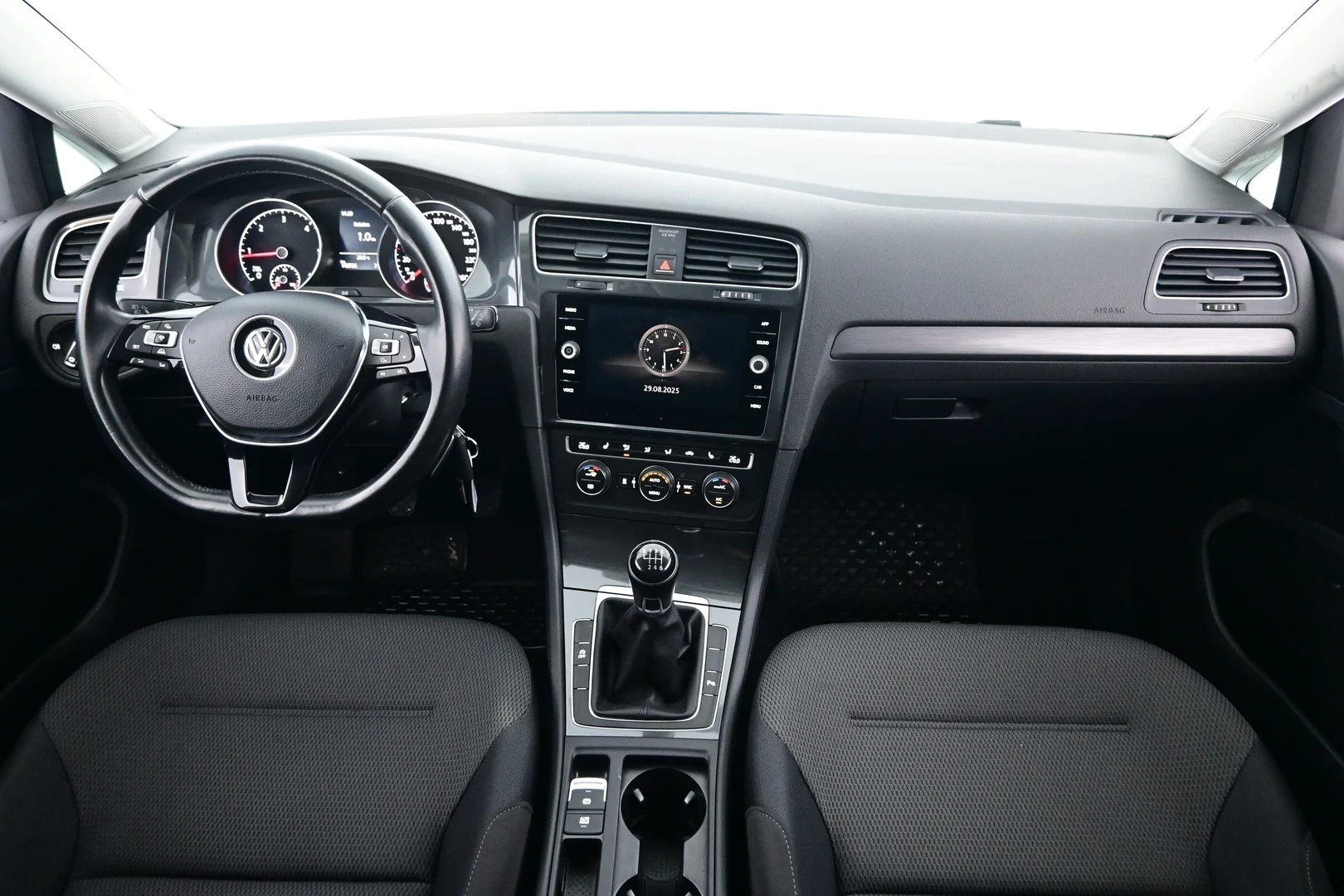 Car Image - 3zkl2YN49RloC7JpppZoIo