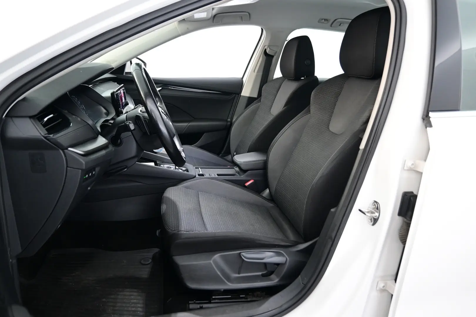 Car Image - 7vQz9JIPg7qSTng034e0Ru
