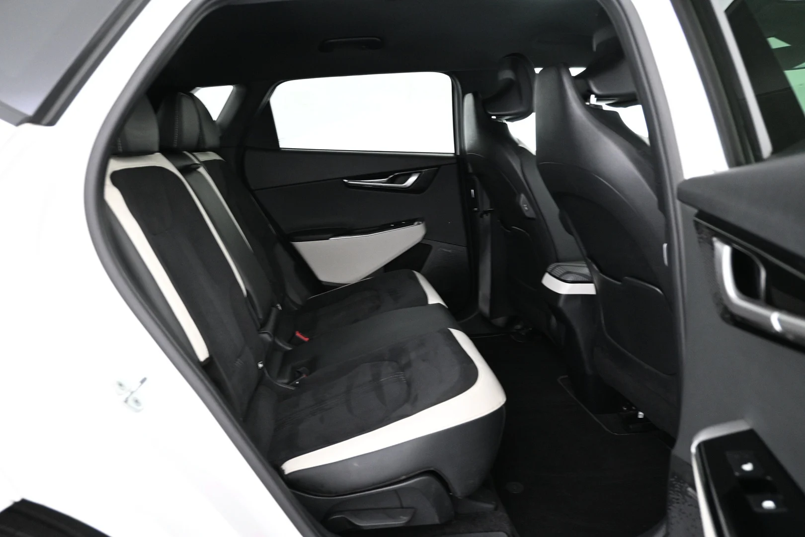Car Image - 4Ji7j5Mw4TvSmzrCLYYeu3