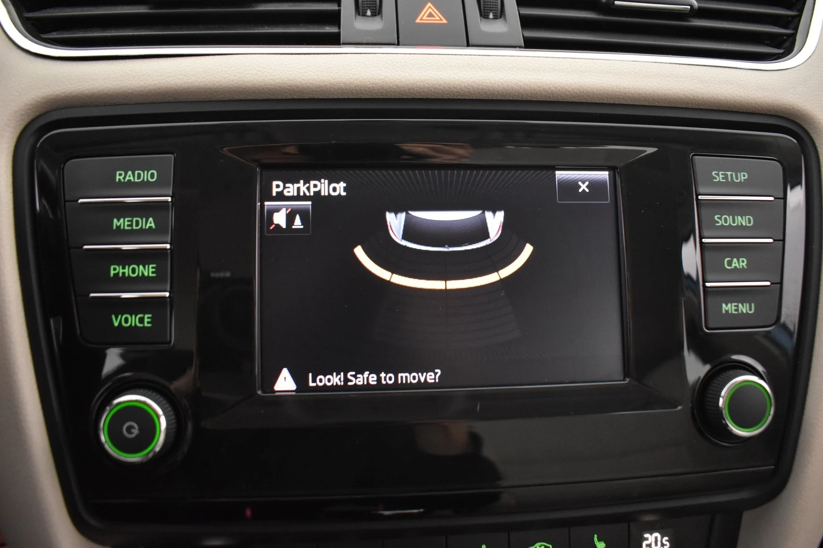 Car Image - 1YcPP6LFXDmxRB0YGDuGXX