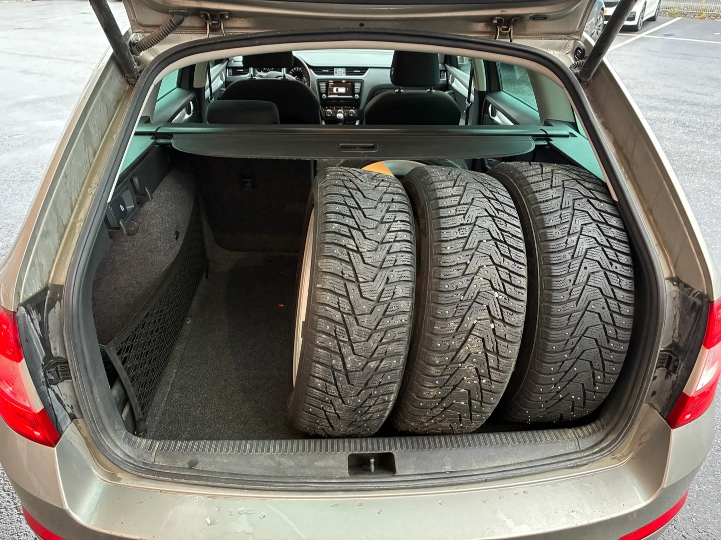 Car Image - 7mcxJ9XxqjRHrLxQGRjItB