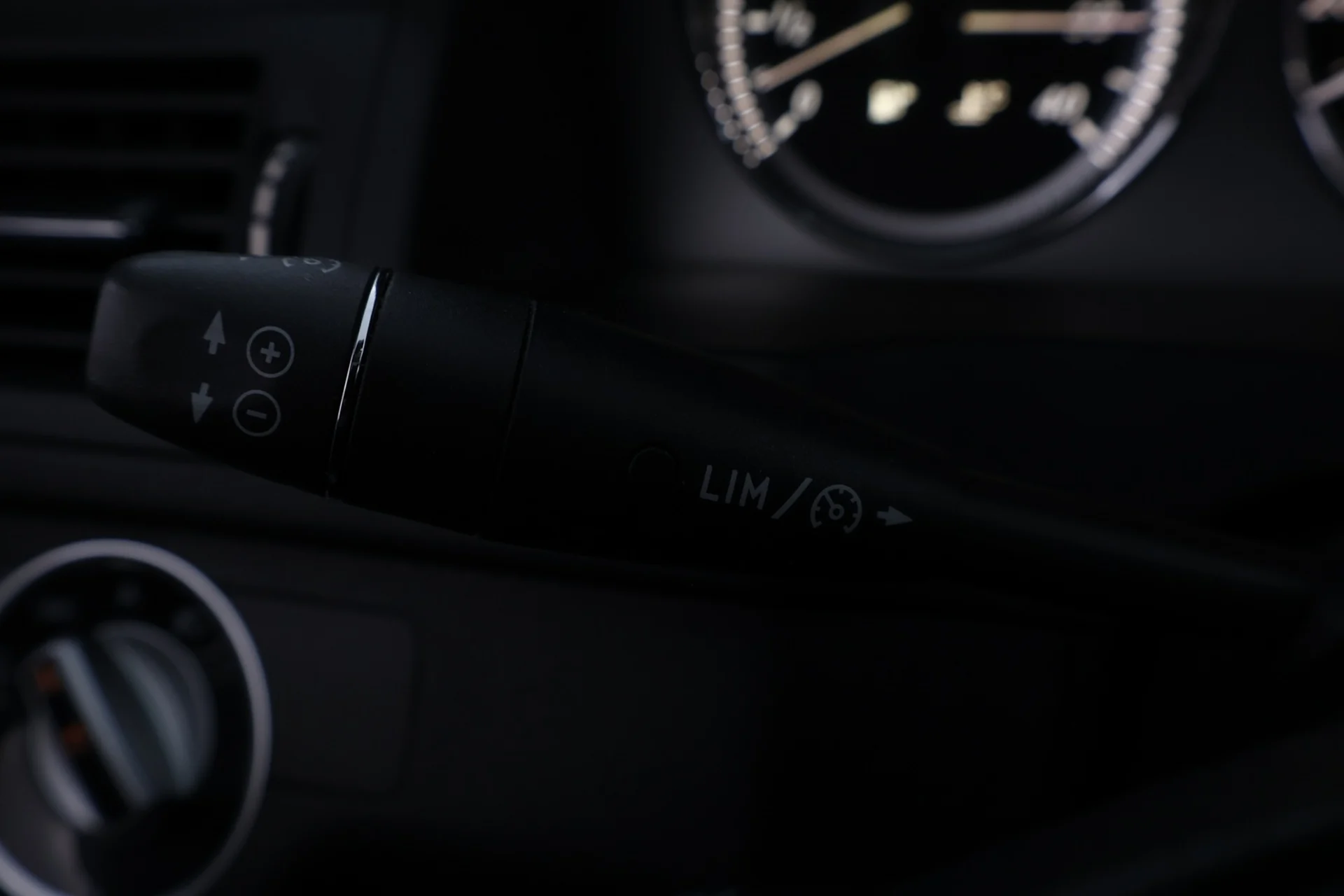 Car Image - SMsHdqU7bju599gQTtjmp