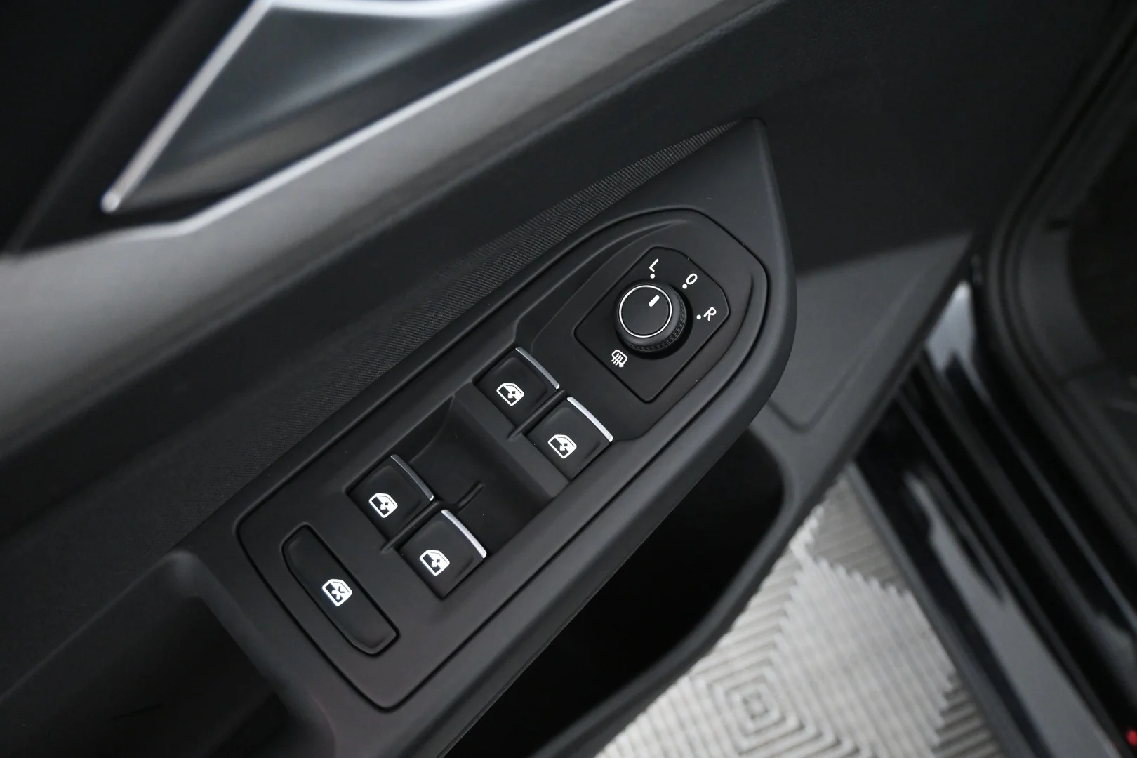 Car Image - 2DFKLkKQnM4VOWnSylNiKv