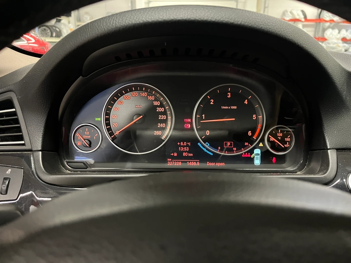 Car Image - 2fN4NNXbVUr76pgsiomLPx