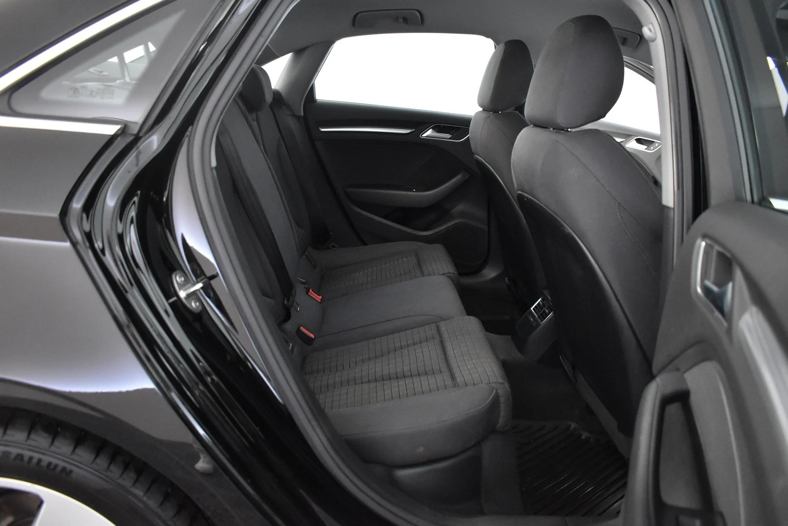 Car Image - 77uK0GlB3ImKyvMO03iSdE