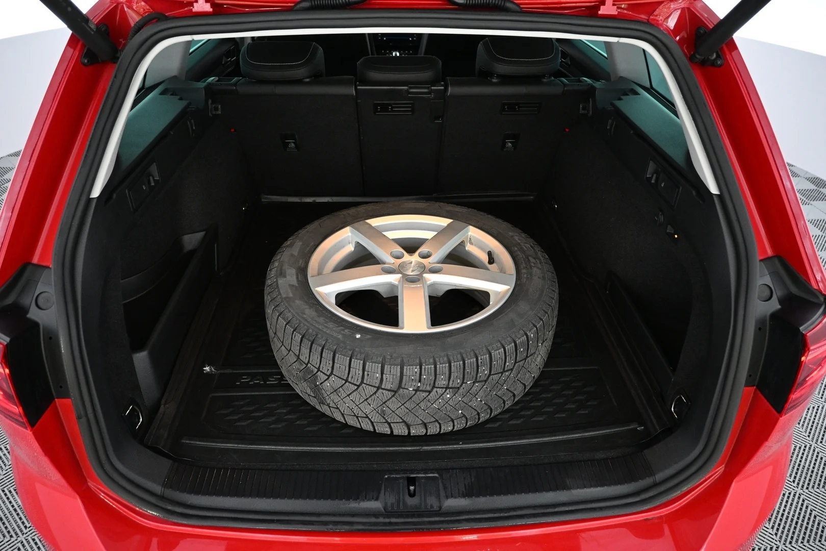 Car Image - 2ESuGeEjLUX66AfHtcVV3l