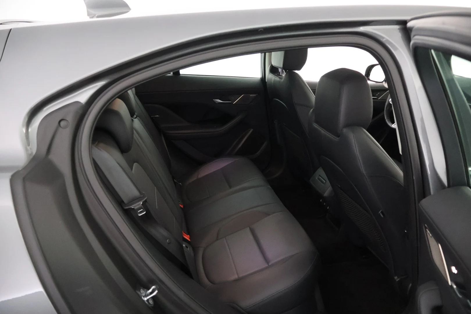 Car Image - 28n93X5WGVX9J91S1fyi4P