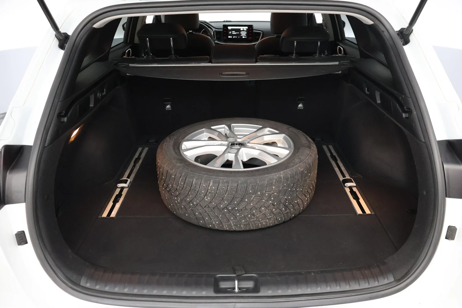 Car Image - 25s0Dg5WlzFAN72DZ9q37F