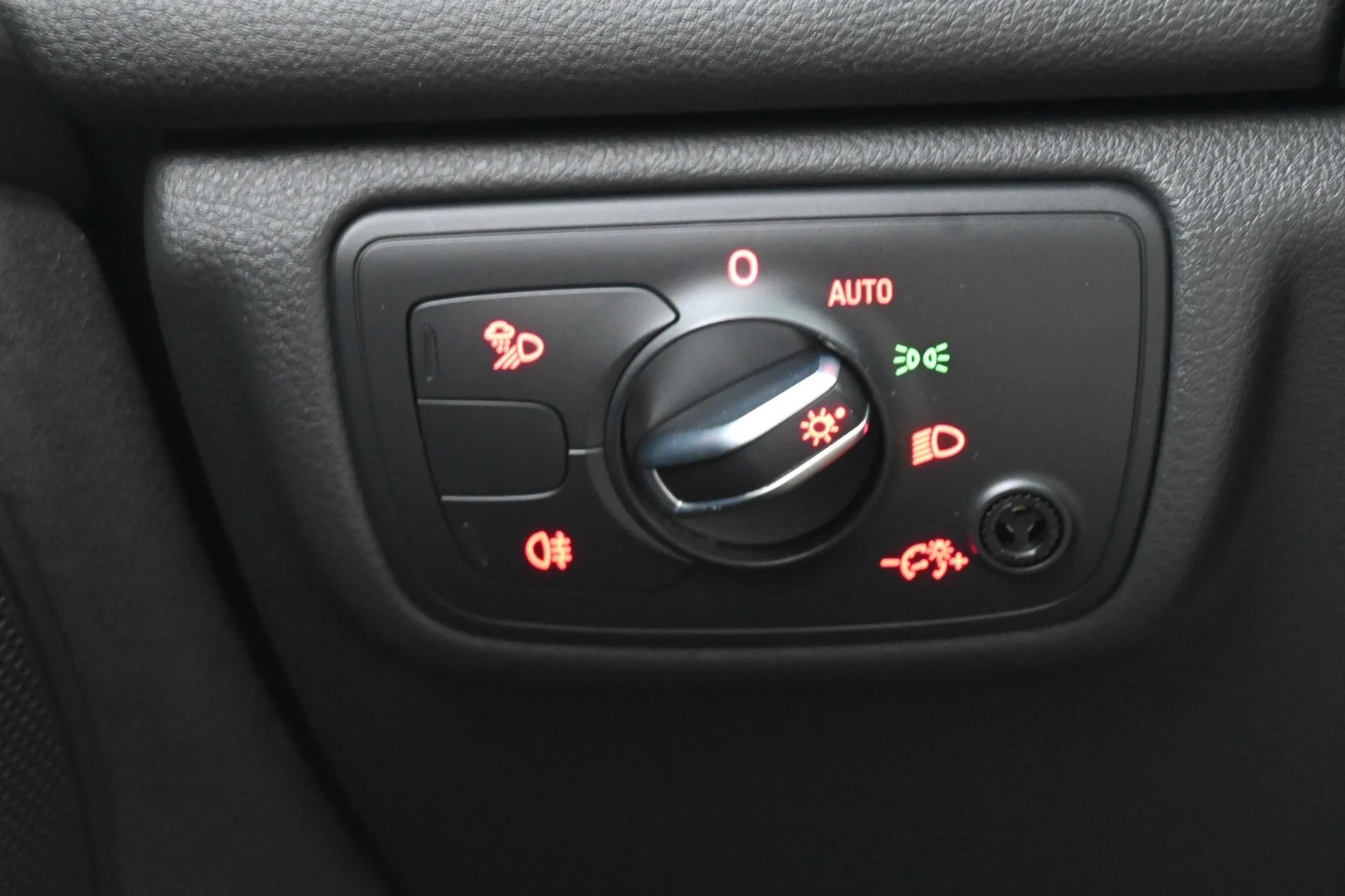 Car Image - 2M6WbS5v0Yo7MAR2w8GTmG