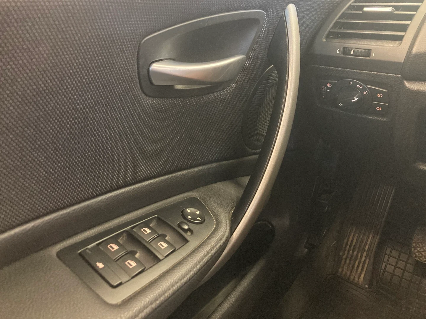 Car Image - 17mRKy1hlgkmXzBNQA96Yf