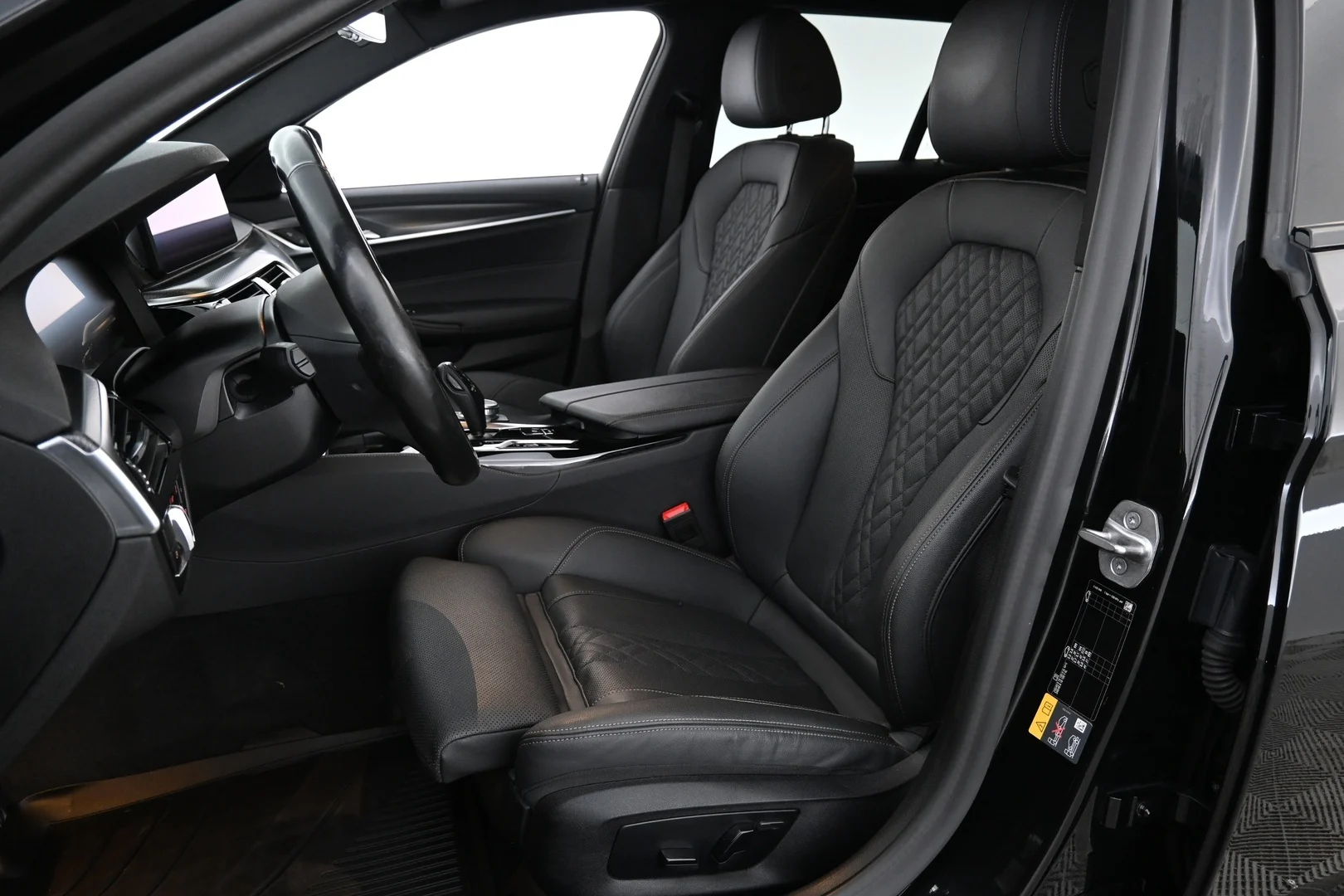 Car Image - 4R2RXDS2Mmg2A449CJR5v2