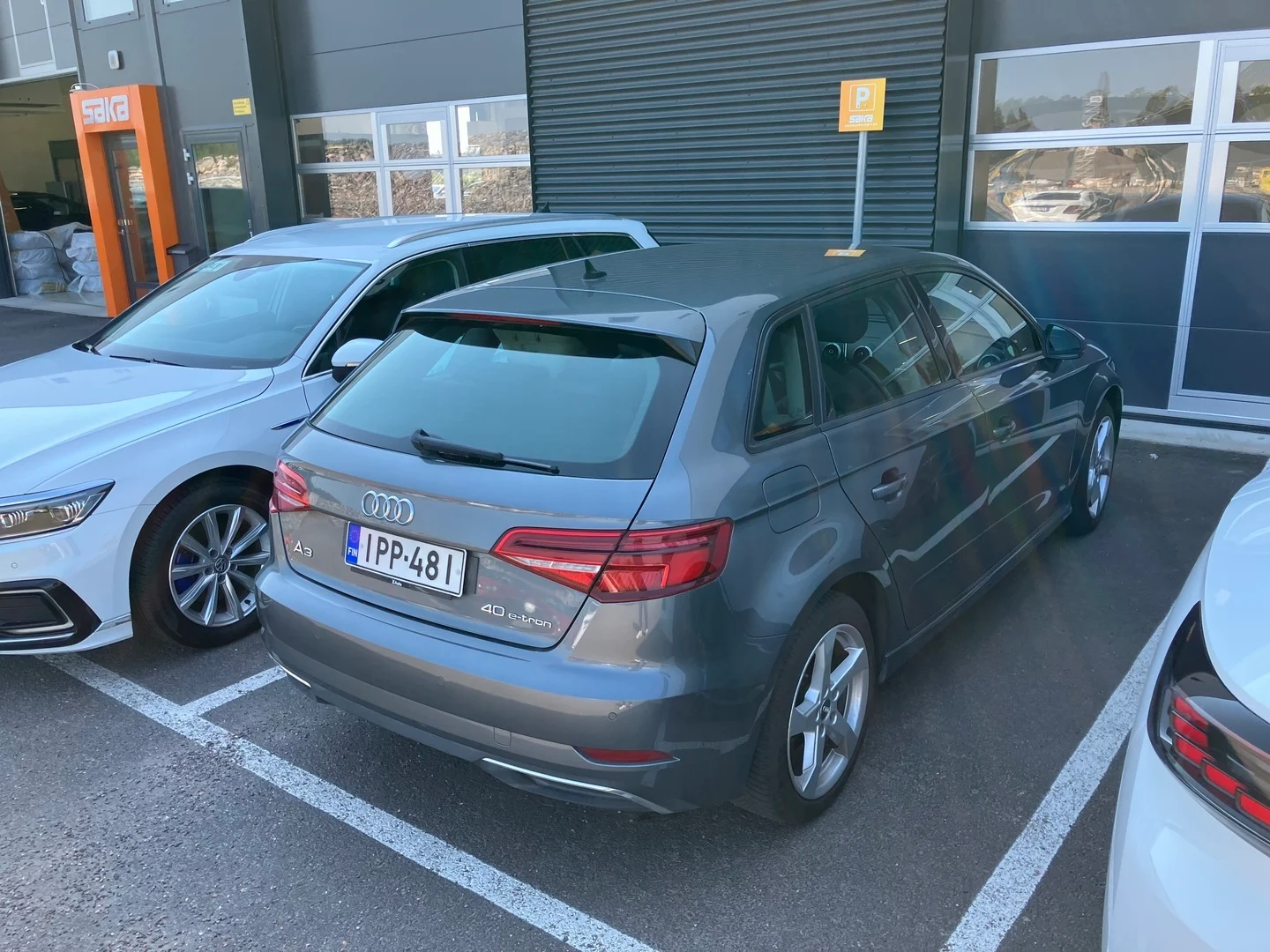 Car Image - 4Q2I3O1SQTlZPGtwA0slb2