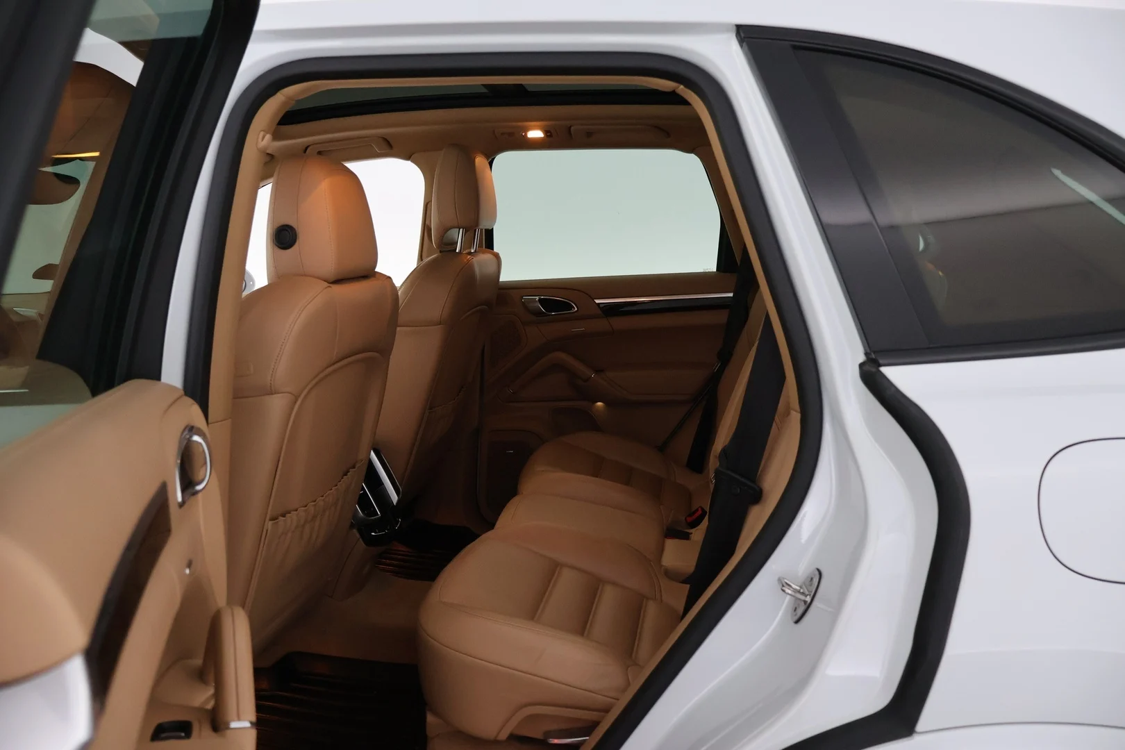 Car Image - 7lLFnzyKG2d8if203TnTPY