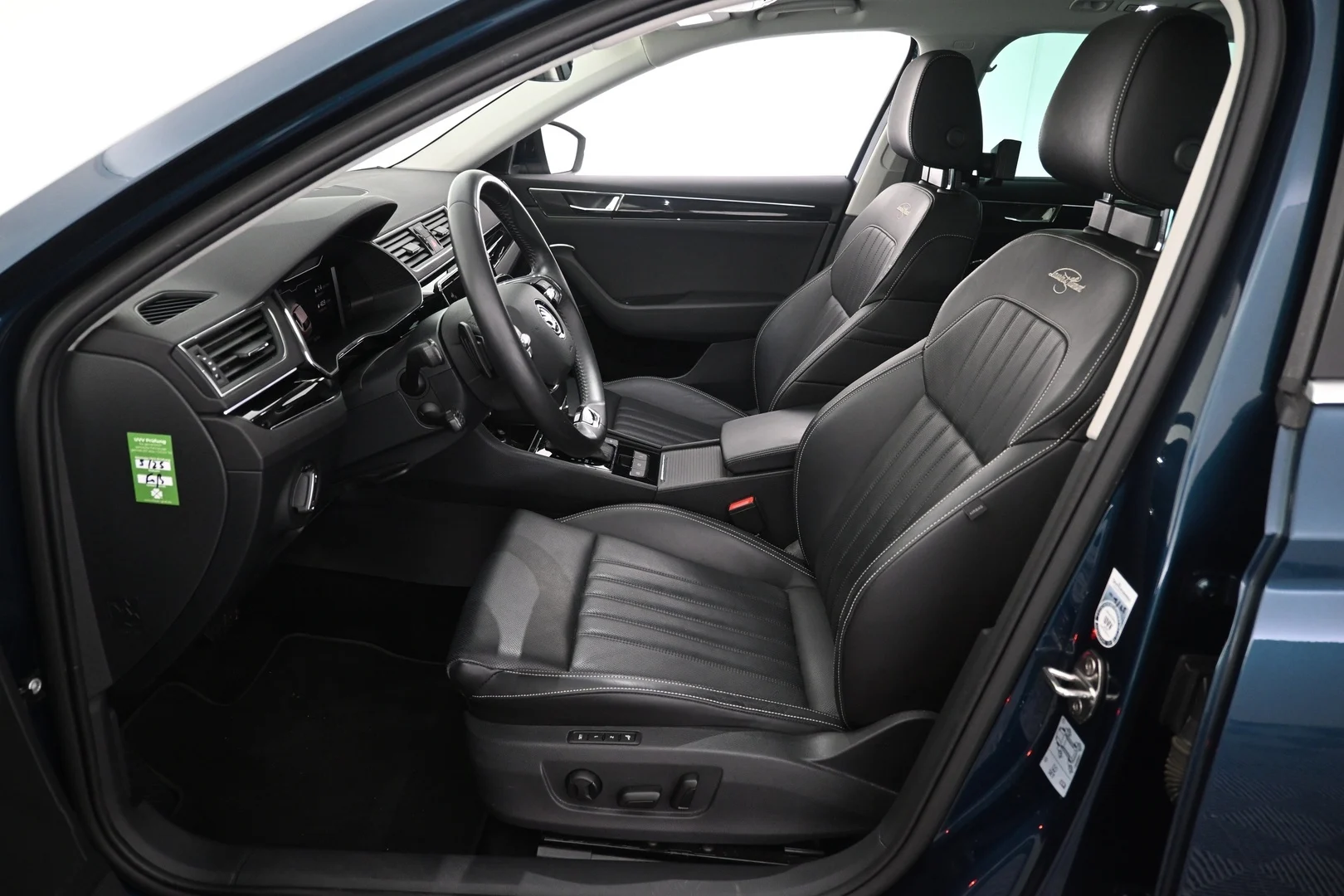 Car Image - 3luBQg5DFdaNvQyb7UHtwK