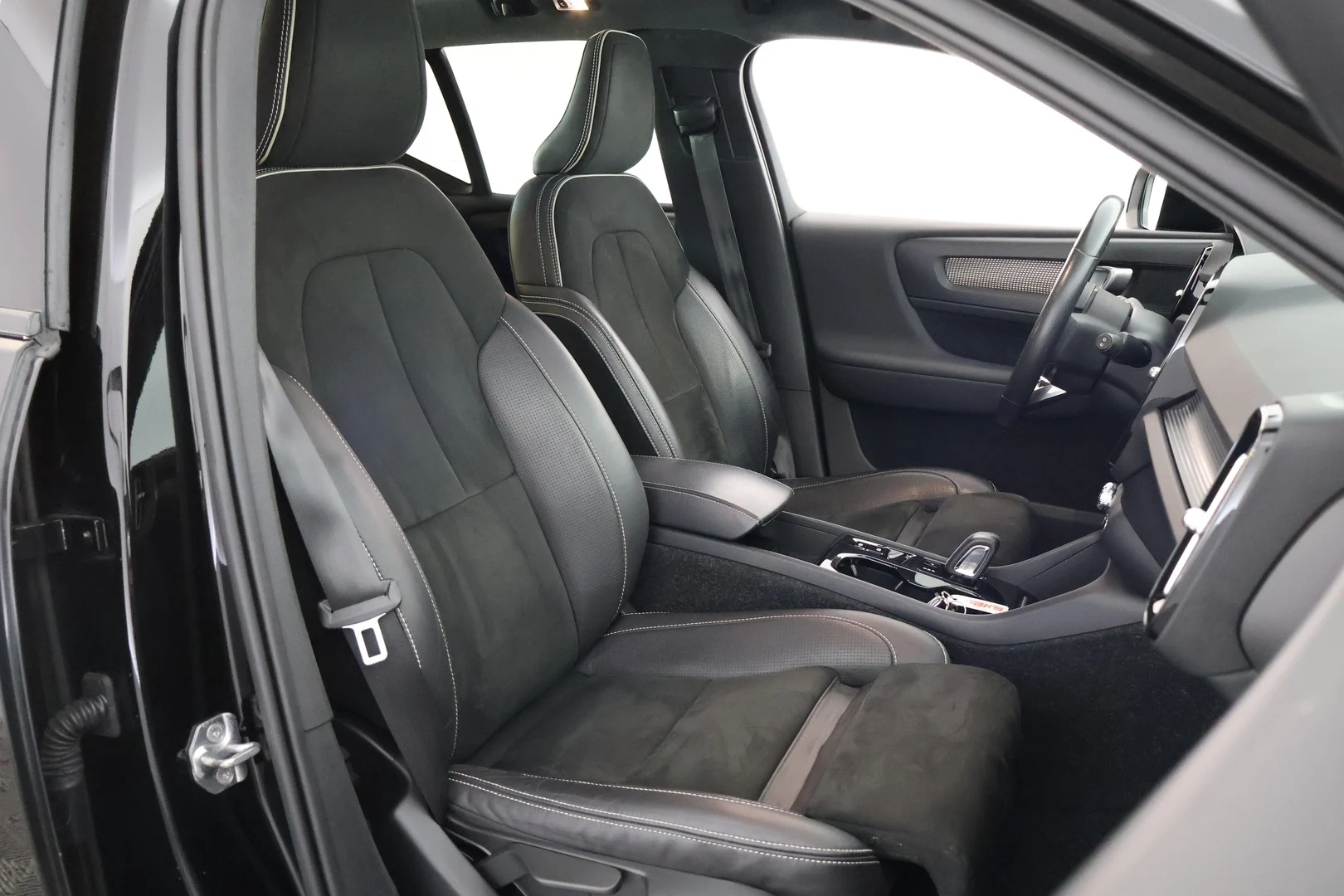 Car Image - CnpKPZpj6g7k8B8LIJrIh
