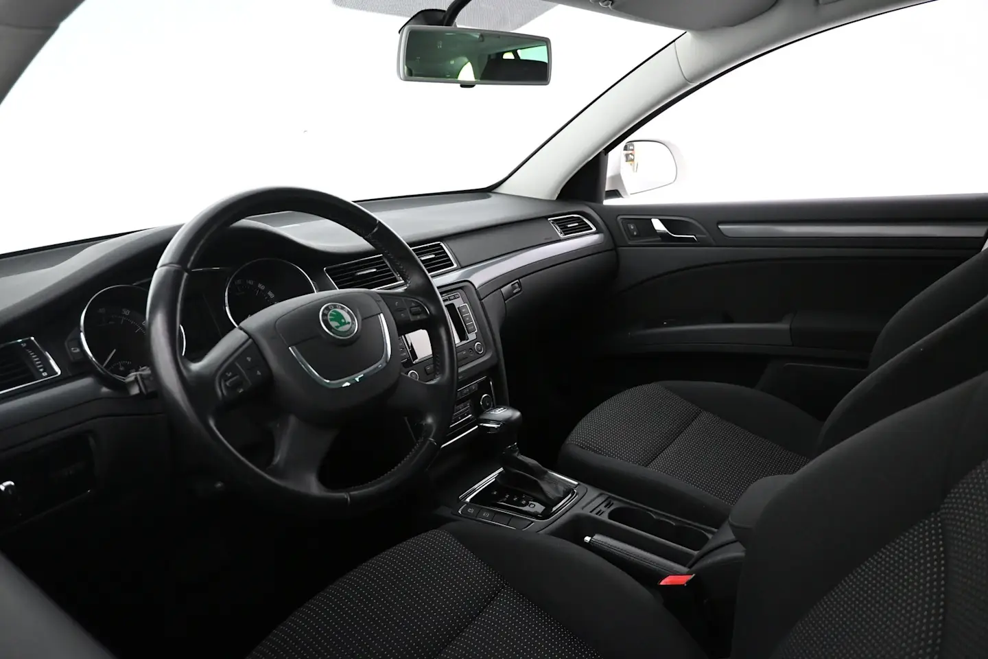 Car Image - 2gbnXzu47nrNFDmAGCnWQo