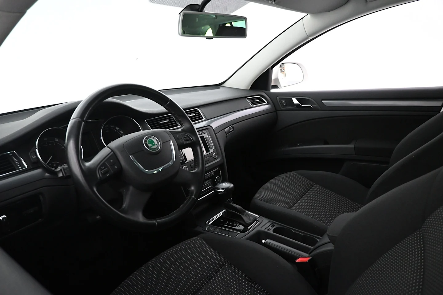 Car Image - 2gbnXzu47nrNFDmAGCnWQo