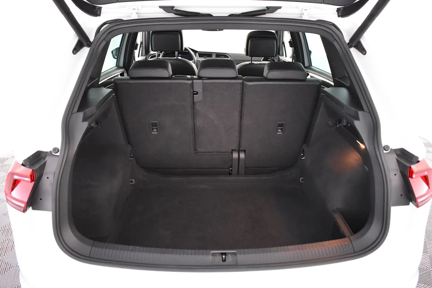 Car Image - 2Tv59PoFVWTT0YbgqEqLl2