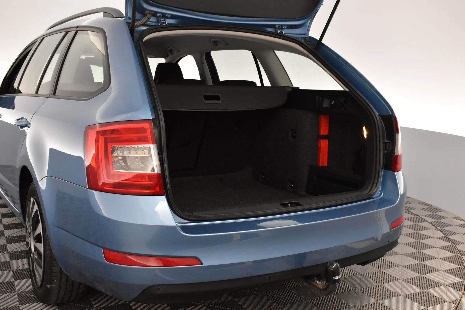 Car Image - 66ks7aZAn800hdbJ8Opy0J