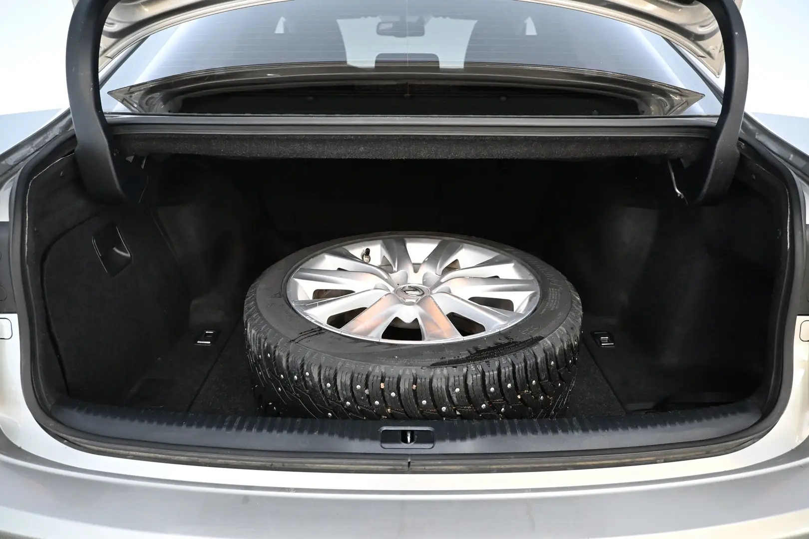 Car Image - 4lfQB3mO3gS1PAb1aFEYYR