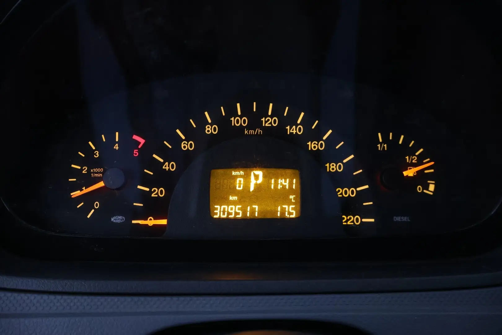 Car Image - 44jinDAnUq29G13WihxVD8